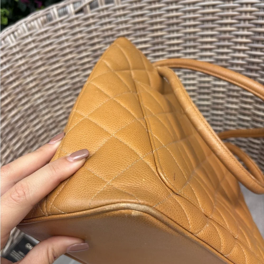 Authentic CHANEL gold MEDALLION brown camel caviar leather bag - Picture 3 of 16